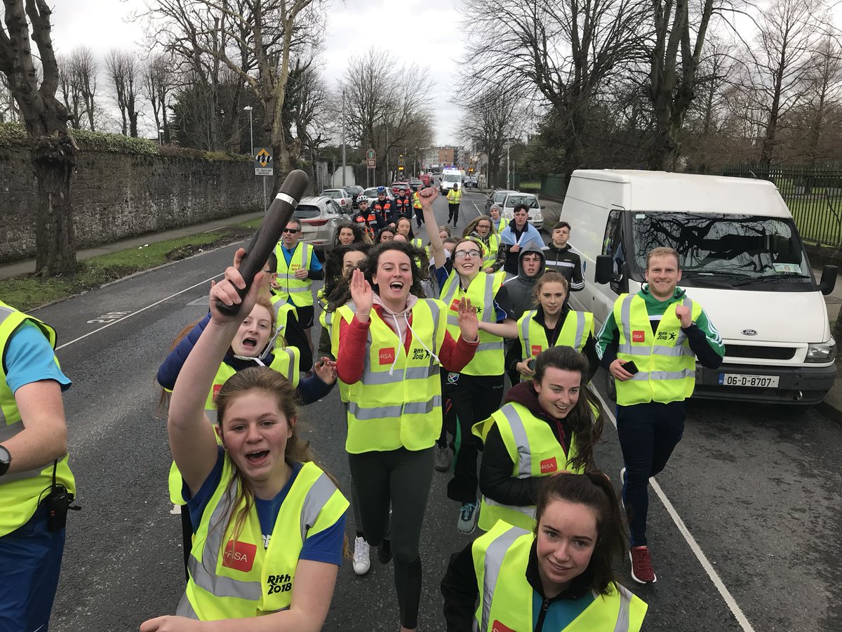 Rith_Gaeilge's tweet photo. Bhí Gaelcholáiste Luimnigh amuigh linn freisin! #Rith2018 https://t.co/0s5b9qEDgp