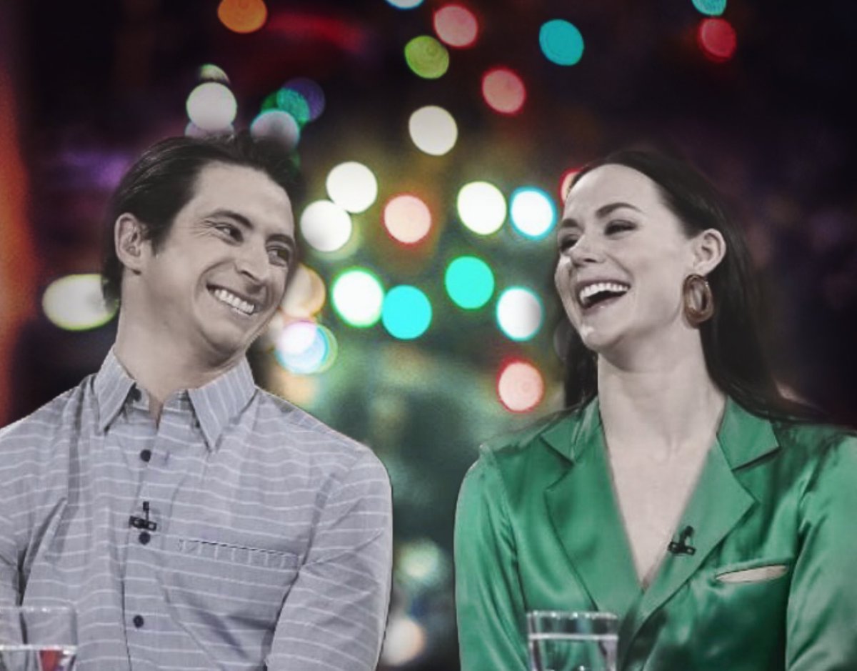 loveskatingwTS's tweet photo. Laugh always! ❤️💚💙 @tessavirtue  @ScottMoir #TessaScott #TessaVirtue #scottmoir #icedance #figureskateing #love https://t.co/rqgXFuGD96