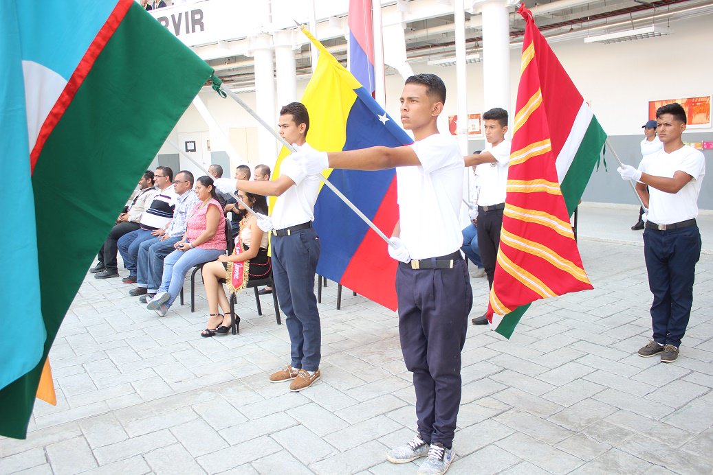 uneslara_'s tweet photo. Viernes comunes, parada de exhibición de tatu de brigada escolare del Liceo Hermana Jiménez de Duaca del Municipio Crespo del Edo. Lara y las y los estudiantes de @UnesLaraCF, se contó además con la presencia de dos brigadas liceo Federico Carmona y Alirio Ugarte Pelayo. https://t.co/qeOBQpxmoG