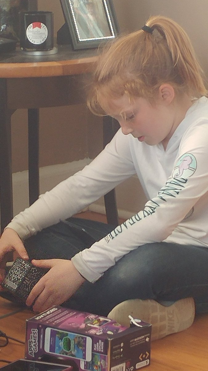 joeypbird's tweet photo. Maggie loves her new tech toy the Merge Cube! Bringing some EH tech learning and fun home. Thank you! @michellesbettis you are amazing! @EHMHSVWeLab https://t.co/P1TfqtWoVZ
