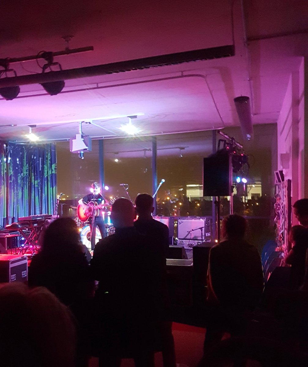 OldhamLibraries's tweet image. Amazing @tommousesmith kicking off the #GetitLoudinLibraries gig at Oldham Library tonight!