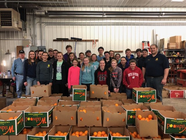 denmarkffa's tweet photo. Love seeing all these awesome FFA members bright and early this morning to help our FFA Alumni sort fruit!! #alumni #fruitsale #denmarkpride https://t.co/WBGeQDpuOb