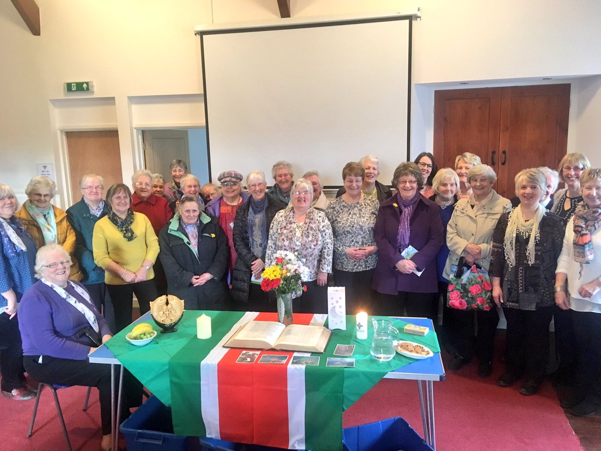 EglwysiLlanRhos's tweet photo. Oedfa Chwiorydd y Byd pnawn heddiw yn Neuadd Cwmtirmynach, wedi ei baratoi eleni gan Chwiorydd Suriname 🇸🇷. Diolch i bawb a gymerodd ran; cafwyd #bendith. @WWDPforEWNI @BalaEglwys @hywelrhys https://t.co/mJnSckGcJE