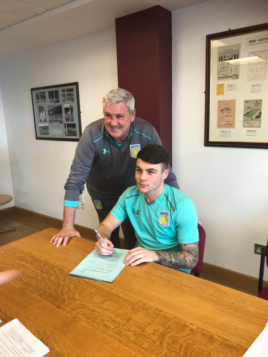 BewellMartin's tweet photo. #FridaySigning https://t.co/rMh5xLka0H