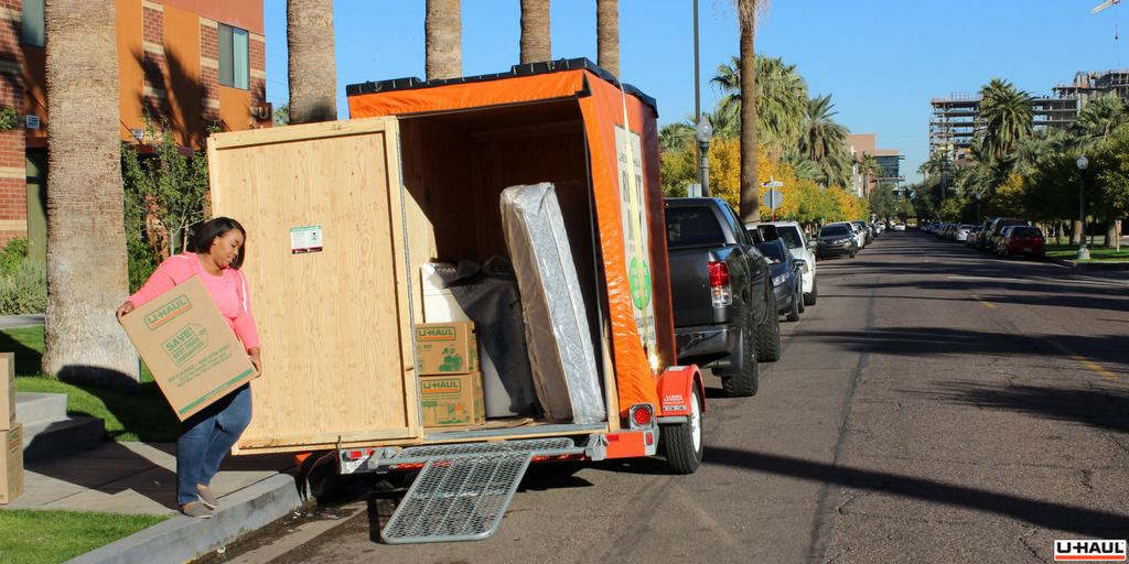 uhaul's tweet photo. Live in a #busycity w/narrow streets & #noparkingavailable? #UBox #portablecontainers are a perfect fit! See how: https://t.co/6R5feeXYa7 https://t.co/VEztz48UBw