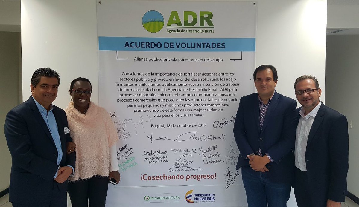 ADR_Colombia's tweet photo. Un total de 70 gremios, entidades del sector agropecuario y de la academia, hacen parte de este compromiso para trabajar de forma conjunta con @ADR_Colombia por el fortalecimiento del campo colombiano. Cuando unimos esfuerzos estamos #CosechandoProgreso. https://t.co/Xm85EeBzCe