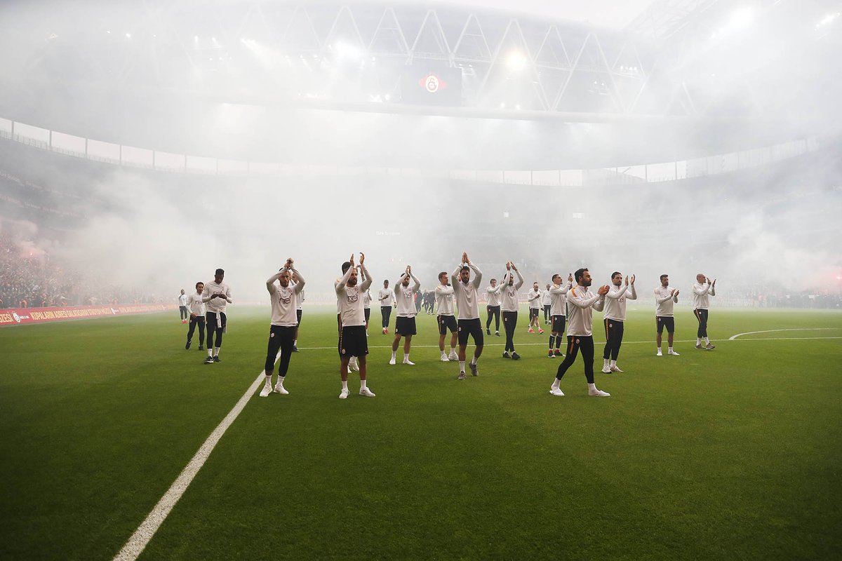 📸 Aslanlarımız taraftarımızı selamladı!