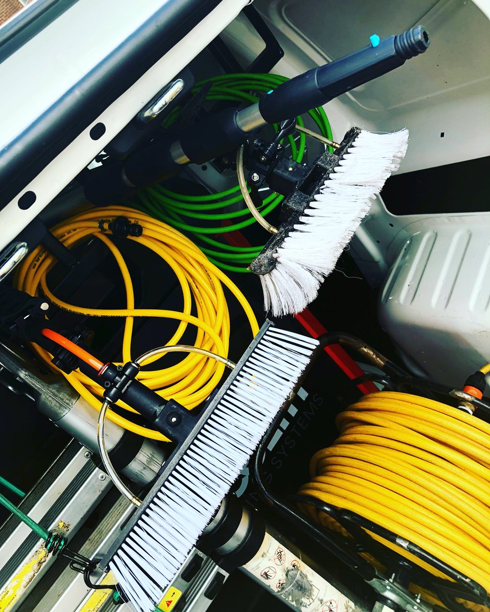 crosecleaning's tweet photo. Choose your weapon ππ»
......
#wfp #Gardiner #SLX #purewater #moerman #traditional #traditionalwindowcleaning #facelift #vansystem #h2o #smallbusiness #tools #setup https://t.co/s8PhUvtLDD
