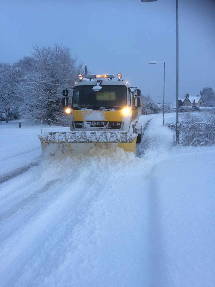 Practical advice if ice and snow at weekend: don't go out unless have to; check tyres, fuel, blanket, food and water in car; check weather forecasts <a href="/metofficeEEng/">Met Office - E England</a>  drive very slowly if in doubt; try to use main (gritted) roads as much as possible check at ow.ly/x4IF30iZhNX