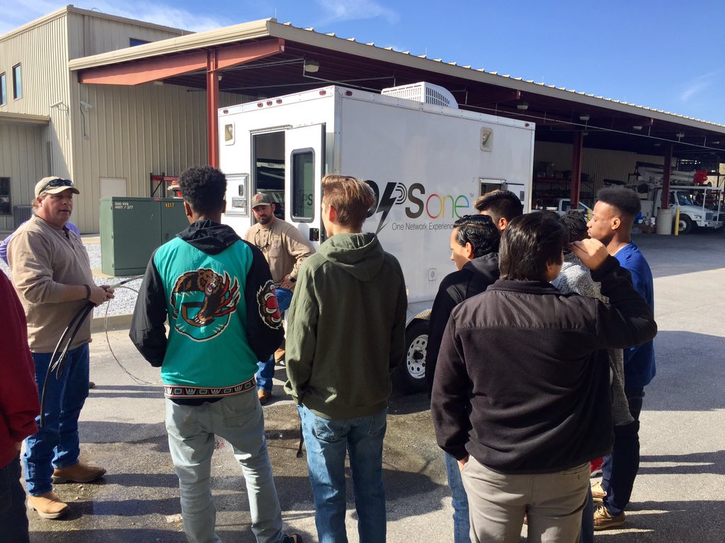 Laura Anglin tweet media