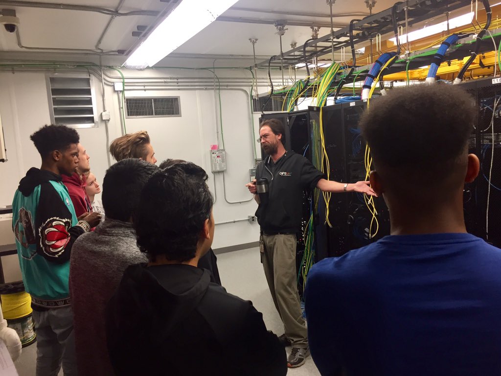 Laura Anglin tweet media