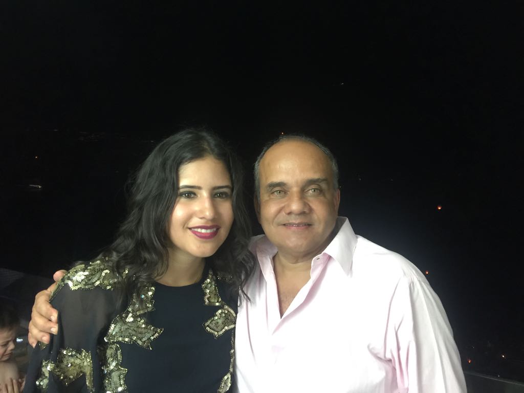 Con mucha emoción felicito a mi hija María José por su cumpleaños. Majo, me siento muy orgulloso de tus logros, tenacidad e inteligencia. ¡Que pases un excelente cumpleaños y por supuesto, que todos tus sueños se hagan realidad!