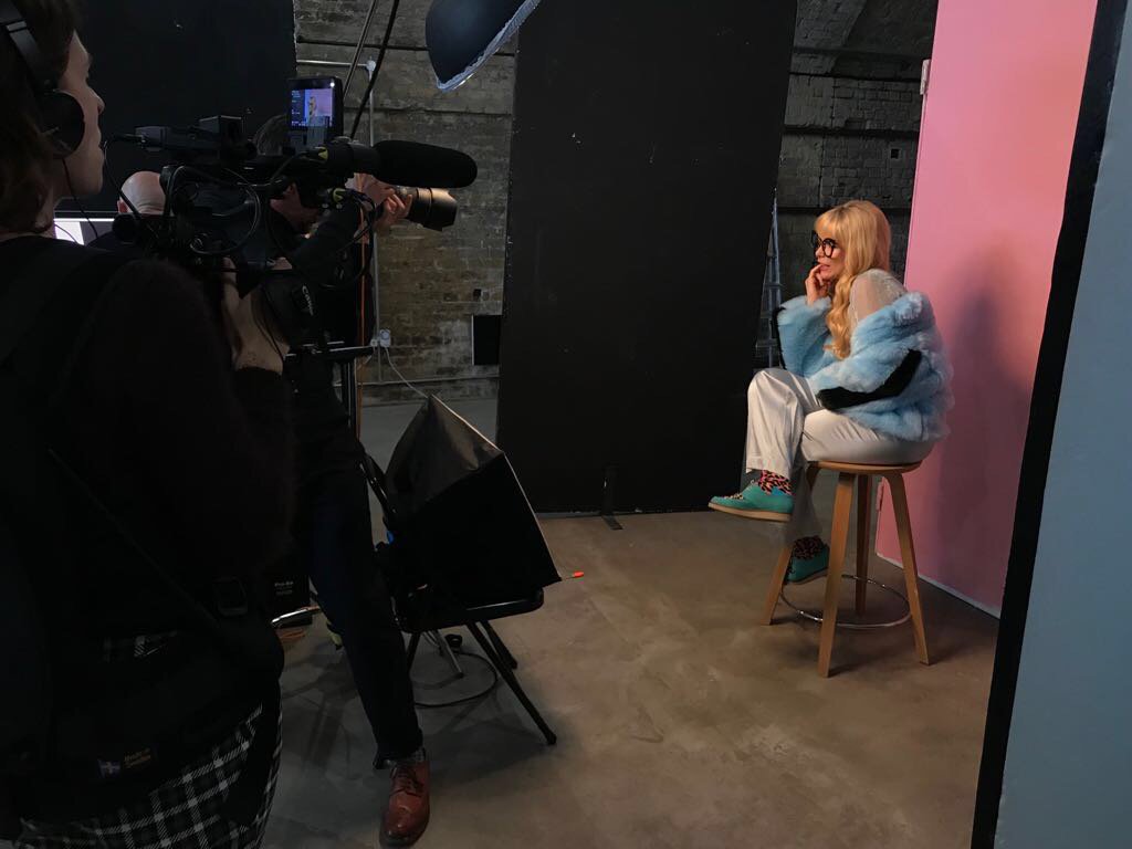 chasepr's tweet photo. Behind the scenes with @palomafaith for an exciting launch coming soon…

#transitions #transitionslenses #glasses #lightundercontrol #smartglasses #stylecolours https://t.co/eoRAe9X4Gk