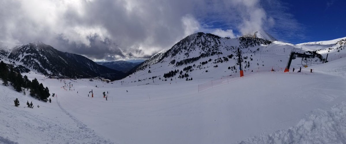 escolavallter's tweet photo. Ja tornem a ser divendres!!!!!! Demà toca esquiar!!!!!!
No oblidis de reservar la teva classe.
Us hi esperem !
📩 eealtavallter@gmail.com
☎️ 619 205 565
#vallter2000 #pow #powdwer #winter #snow #pirineos
#esquirolfajol #escolavallter #escolastyle #somblaus #skischool https://t.co/mTyi0bhFbB