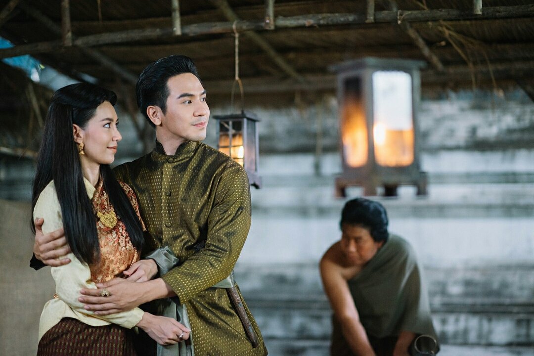 sssuthi_'s tweet photo. ชอบสี แสง เงา สวยไปหมด เฮ้อออ💕
#บุพเพสันนิวาส #Ch3Thailand https://t.co/KZbJVrfPAU