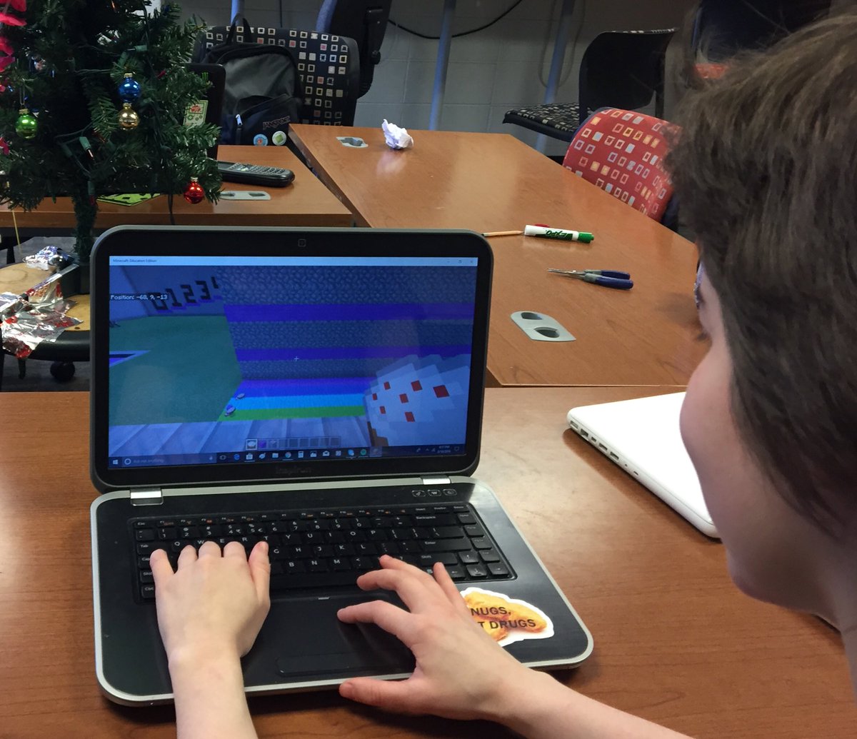 SCInformalSTEM's tweet photo. Physics education students @SienaCollege are working on a lesson for students to learn about projectile motion using Minecraft Education Edition. @PlayCraftLearn https://t.co/S63uucVbNf