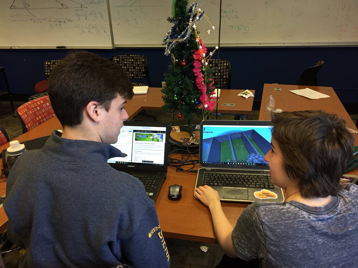 SCInformalSTEM's tweet photo. Physics education students @SienaCollege are working on a lesson for students to learn about projectile motion using Minecraft Education Edition. @PlayCraftLearn https://t.co/S63uucVbNf