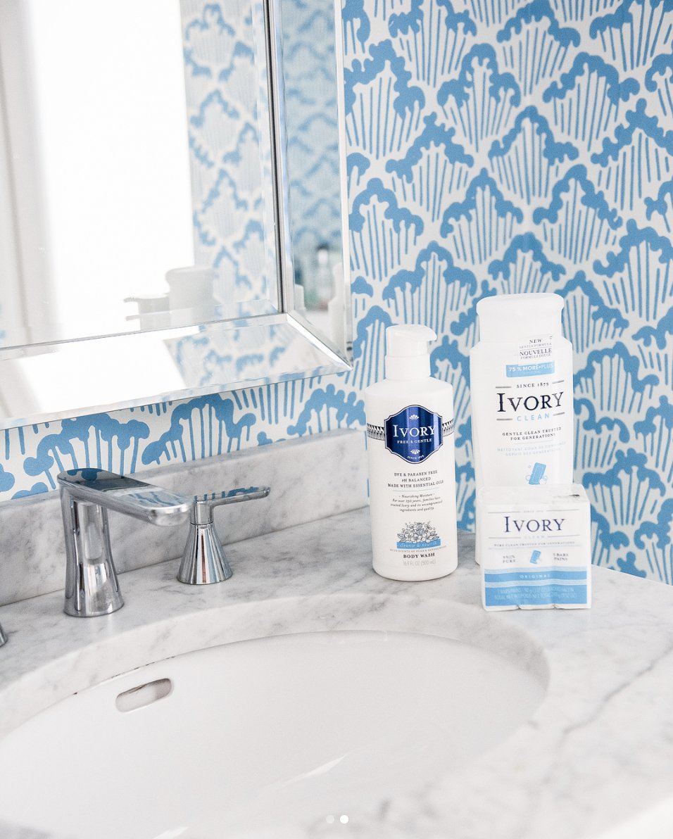 FashionableHost's tweet photo. Life with three kids under 5 means endless hand washing, disinfecting and shower time scrubbing. I need a simple solution with pure ingredients, and that’s why I choose @Ivorysoap. 💙 #ivory #ad #momlife #bathtime https://t.co/qQaYBtCzOu