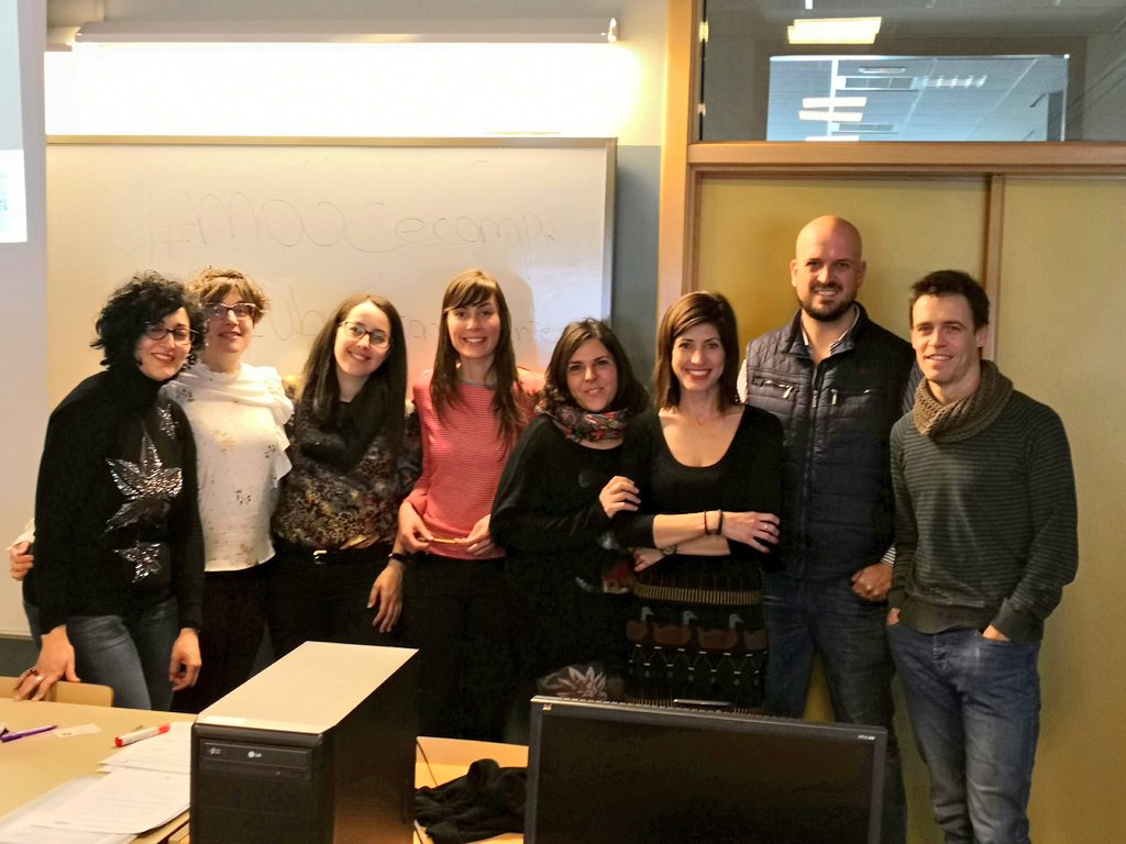cibermarikiya's tweet photo. Muchas gracias, a los que están en la foto, y al resto, por vuestra acogida. Seguimos aprendiendo vía #ubuvirtual. Ha sido un placer, @JavierHoyuelos, qué grandes profes tenéis, en vuestra uni, @UBUEstudiantes #ubuecompetentes https://t.co/e4icyuQroc