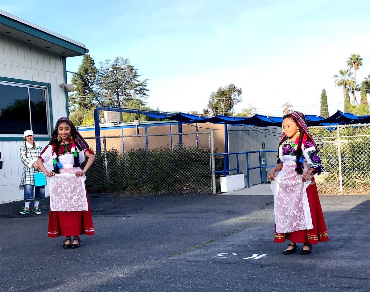 MKrabappel's tweet photo. So excited to announce that Beaumont will soon have its own  baile folklorico group! #folkdancers #mexicanfolkdance #beaumontbears #arts #dance https://t.co/qOZzatQCVq