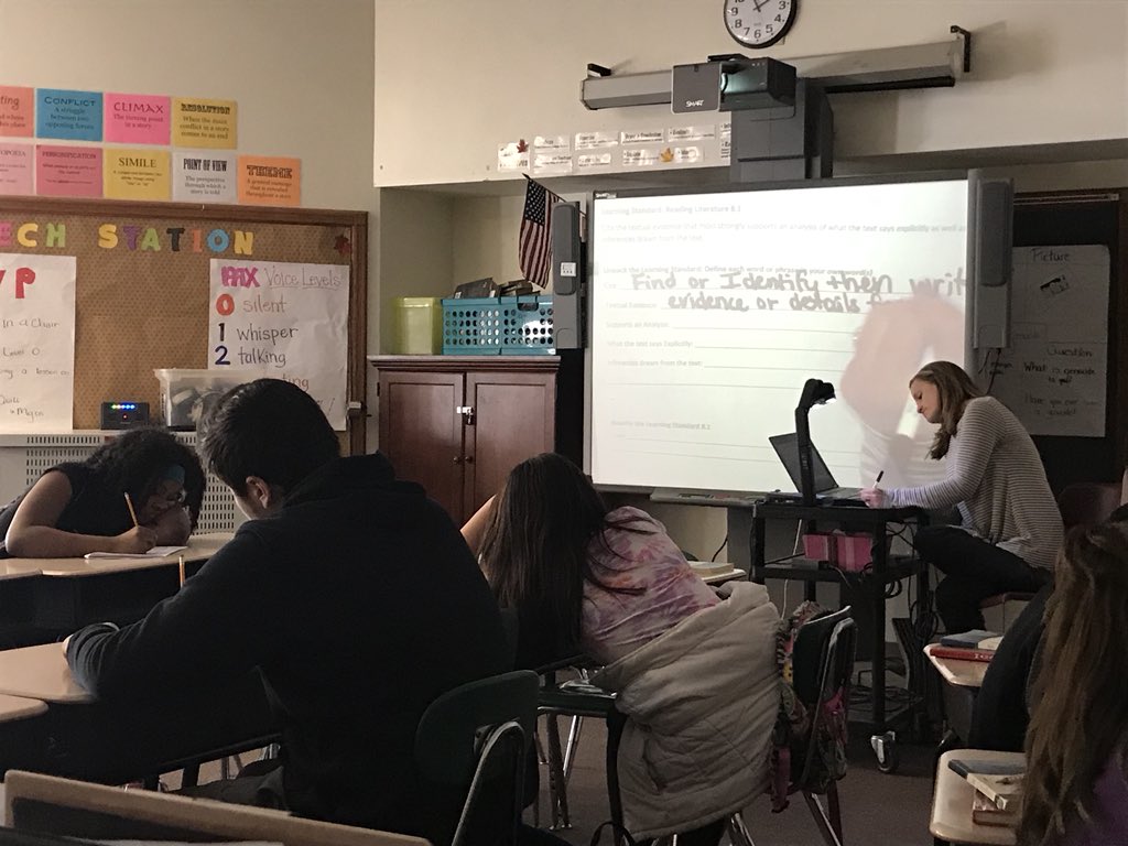 elilmurr's tweet photo. Teaching Ss to own the learning standards by unpacking and action planning! #syrafuse #itsmyfrontier #FrazerPrincipal #SCSDPL #SCSDSuccess https://t.co/ImdiqlL18Z