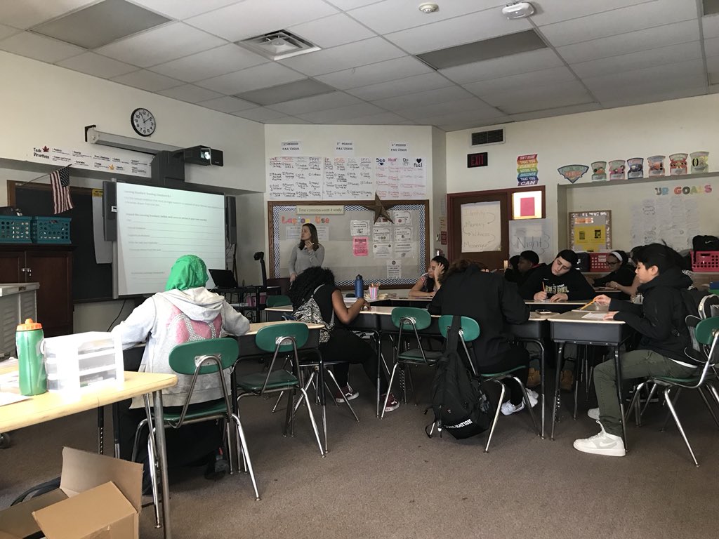 elilmurr's tweet photo. Teaching Ss to own the learning standards by unpacking and action planning! #syrafuse #itsmyfrontier #FrazerPrincipal #SCSDPL #SCSDSuccess https://t.co/ImdiqlL18Z