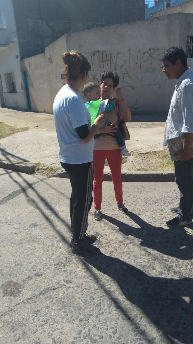 GPAvellaneda's tweet photo. #Ahora charlamos con lxs vecinxs de #Avellaneda y escuchamos sus propuestas para mejorar nuestra ciudad. ¿Y vos qué obras harías? Contanos: https://t.co/10NztNsw50 #gobiernoparticipativo #jorgeferraresi https://t.co/2bx08PlEkQ