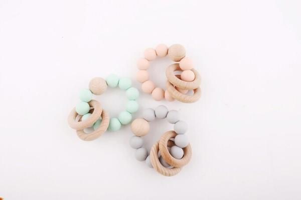 🚨NEW PRODUCT ALERT 🚨
Made of untreated beech wood and food-grade BPA-free silicone, we're so excited to share these hand-made teething rattles. 
Mint  buff.ly/2FOZZbW
Peachy  buff.ly/2HDGoMk
Grey Clouds  buff.ly/2FM76ly