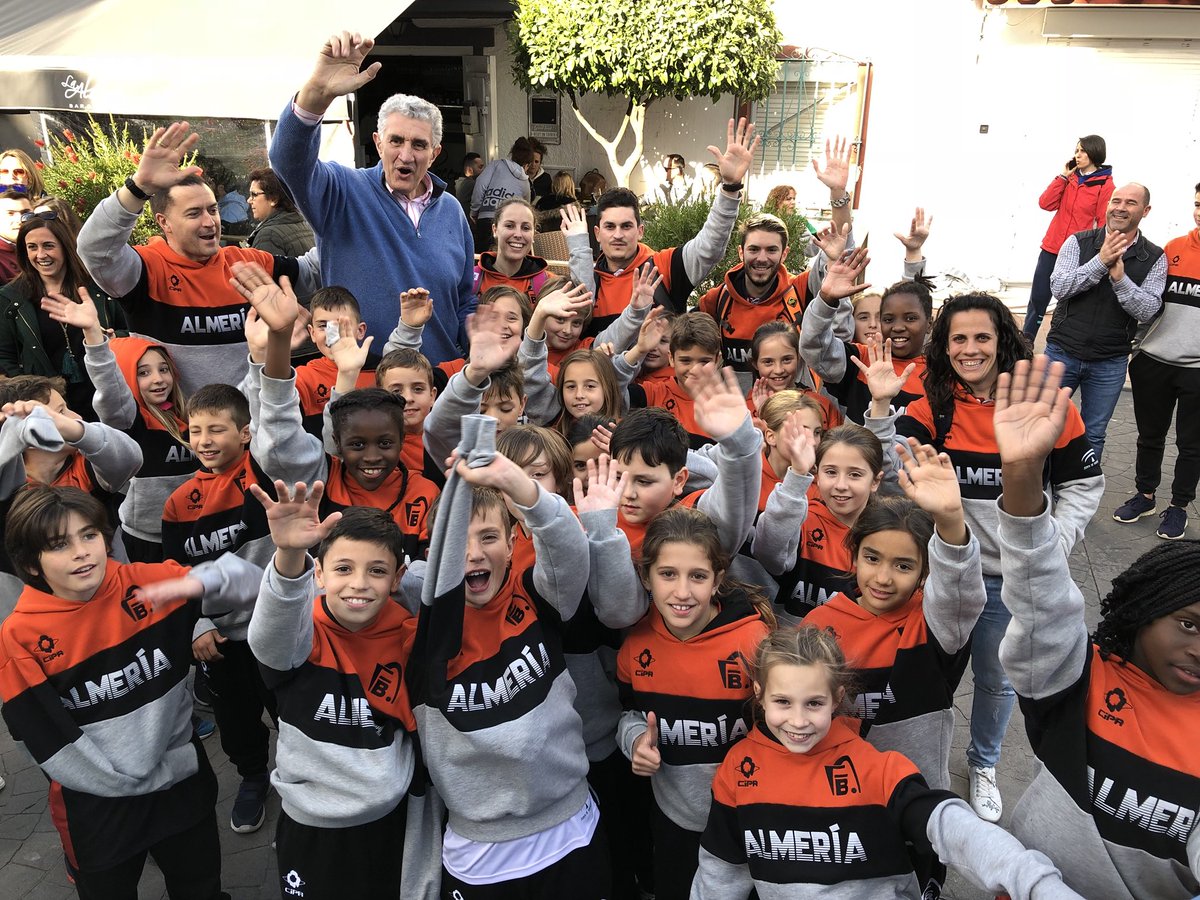 Seguimos de fiesta.... @baloncestofeb <a href="/fernandoromay1/">fernandoromay</a> 🎉💃🕺🎉 para #Benahavís para la IV #FiestaPremini 🏀🏀 #Valorcesto