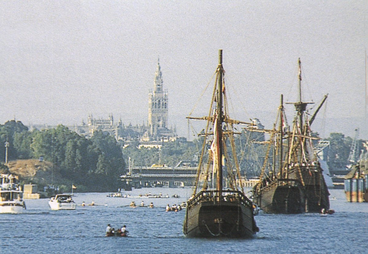 SevillaInsolita's tweet photo. Tal día como hoy hace 26 años (1992) a Sevilla arribaban para la EXPO´92 las réplicas de las carabelas de Cristóbal Colón. https://t.co/oWfFVj9ePR
