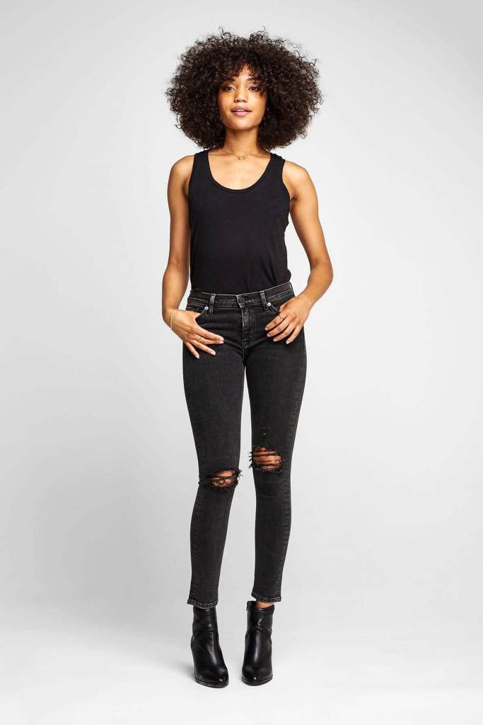 ShopSeeSaw's tweet photo. The rips in these @HudsonJeans Nico Midrise Jeans are everything🙌🏻 #UpdateYourDenim👖 #ShopSeeSaw https://t.co/WIJzyyaVqm