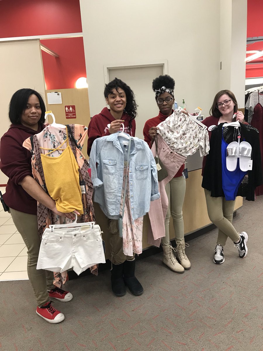 audreyglore1's tweet photo. Showing our team, and our guests how to put together an entire lookโall right inside our store! Our style team is ready to mix Target brands to create an entire outfit for our guests. Koree, Elena, Sierra and Azia built great spring looks to showcase in our fitting room! #88fun https://t.co/ppe8l8LuNu