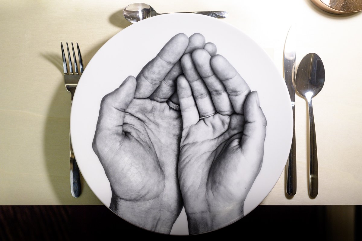 FoodforSoul_it's tweet photo. All our projects are infused with art and design and #RefettorioParis is no exception! @JRart and @PruneNourry created installations specifically for this site while @NicolaDELON and @RamyFischler transformed the dining area into an even more beautiful and inclusive space. https://t.co/FB9a0wZEjA