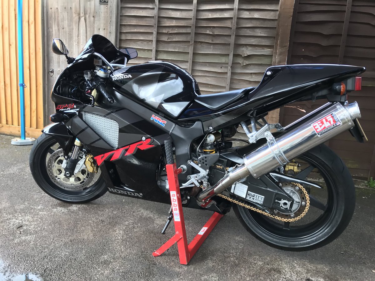 MotorSplash_'s tweet image. This stunning Honda SP2 in for a Detail and Ceramic coat today. #Detailing #Gtechniq #Honda #SP2 #VTR #Gloucester #Motorbike