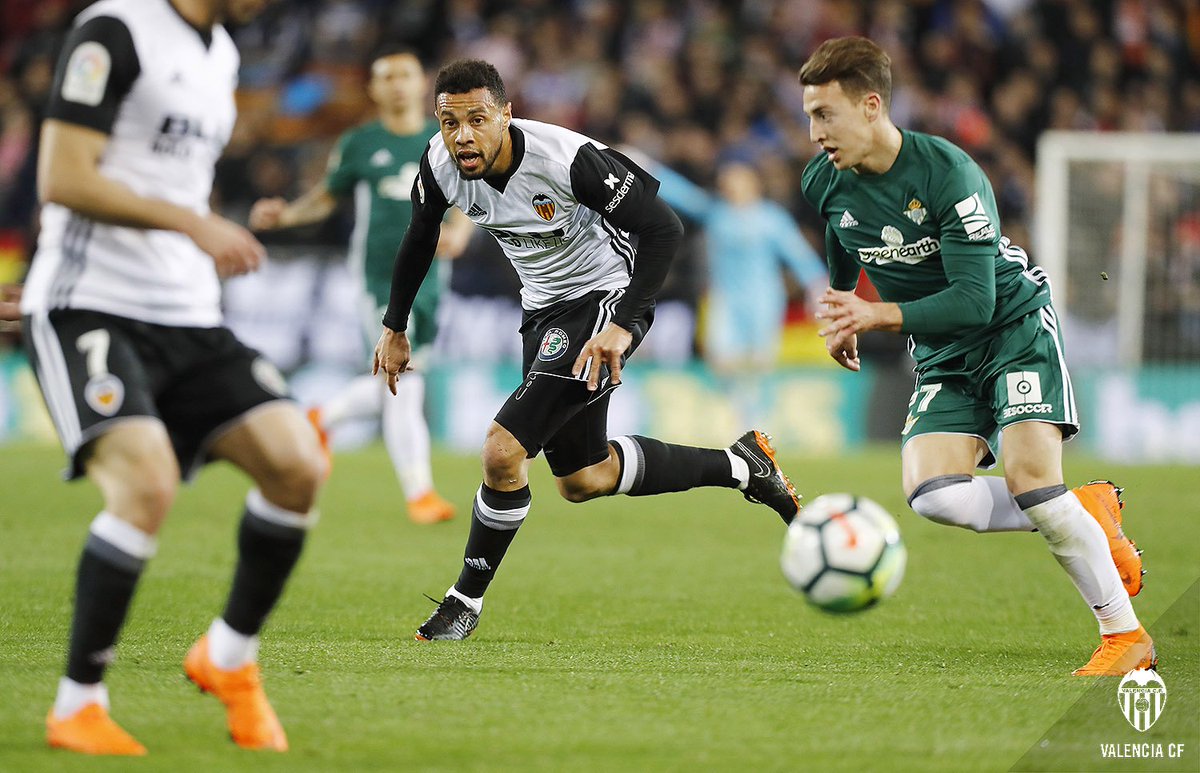 ¡Hola, Coquelin! 👋🦇

En el #RealBetis tenemos a un guerrero llamado <a href="/zou_feddal/">Z. Feddal زهير فضال</a> que también se rompió el tendón de Aquiles. Tú, como él, regresarás con más fuerza que nunca. ¡Mestalla volverá a rugir pronto contigo! 💪

¡Mucho ánimo! 😉

#AmuntCoquelin
