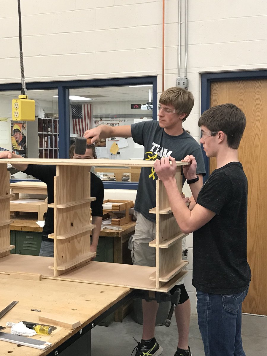 NPPSDKidsKlub's tweet photo. Getting our build on. @NPHSBulldogs Skills USA students and staff working on our Kids Klub Makers Space Trailer. #ThinkMakeCreate @NPHS_Skillsusa @NE_Children https://t.co/GQgvWVpIia