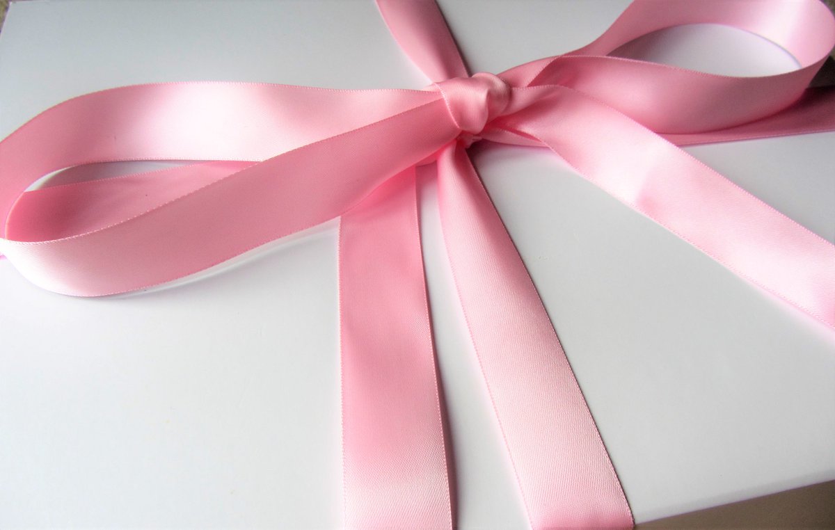 TheGiftChain's tweet image. 🎉Congratulations to our winner!!🎉 The Mother’s Day competition with @luscombedrinks🥂 
We love hearing from our customers💕✨

#thegiftchain #giving #gifts #mothersday #family #chocolates #pink #ChocolateHeaven #yummy #giftbox #hamper #MothersDay2018  #roses #superwoman