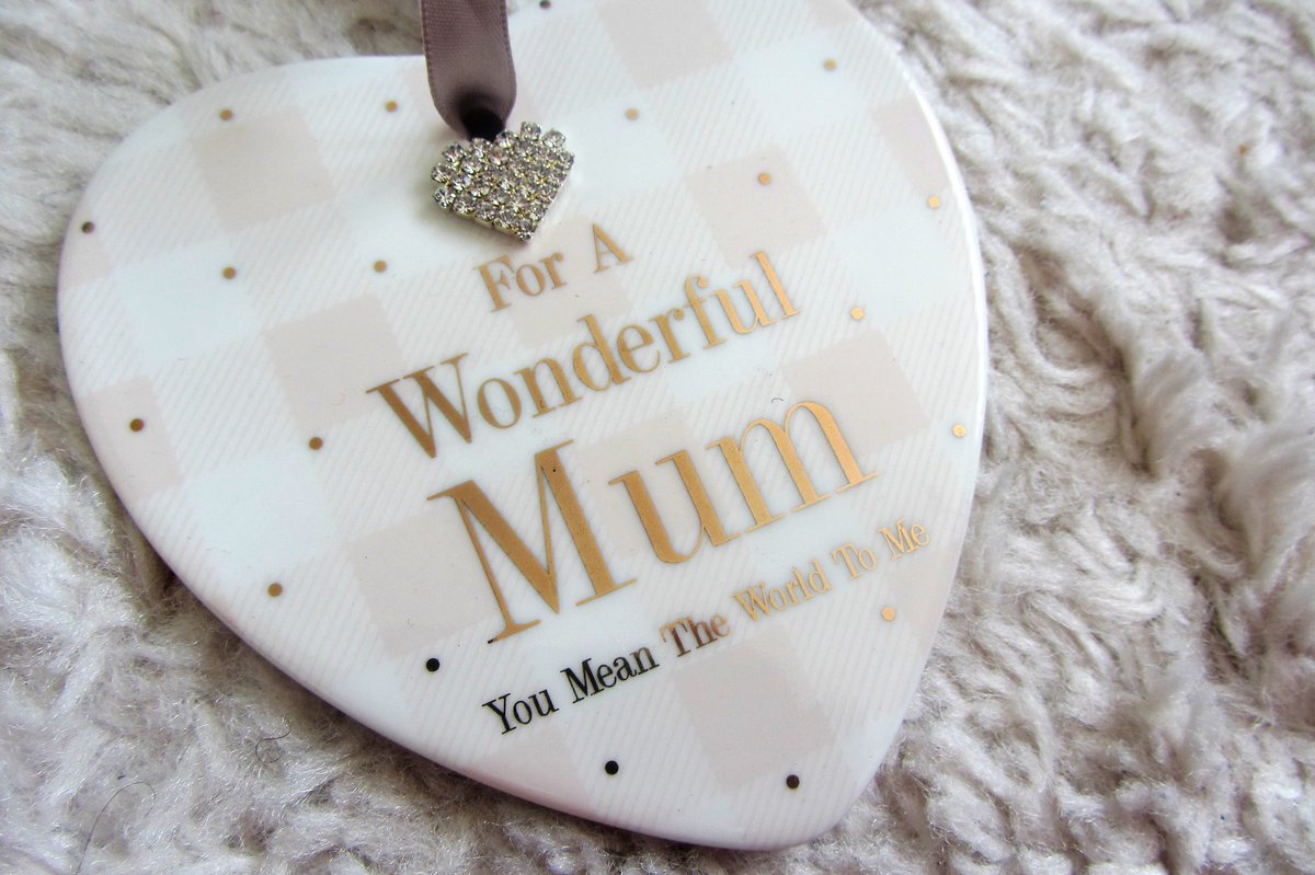 TheGiftChain's tweet image. 🎉Congratulations to our winner!!🎉 The Mother’s Day competition with @luscombedrinks🥂 
We love hearing from our customers💕✨

#thegiftchain #giving #gifts #mothersday #family #chocolates #pink #ChocolateHeaven #yummy #giftbox #hamper #MothersDay2018  #roses #superwoman