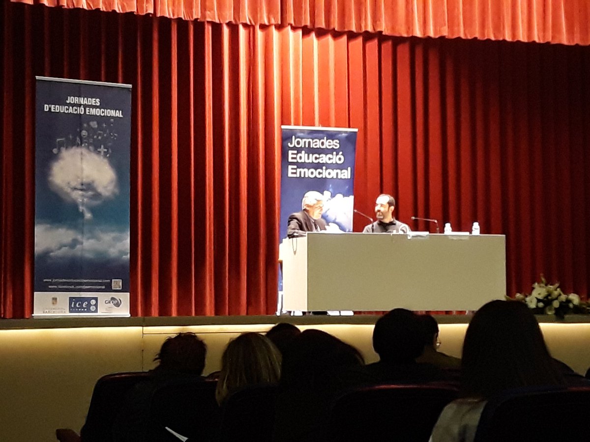 joventutdiba's tweet photo. Seguim el dia a les XIV Jornades d"Educació Emocional de @iceub Preparant màquines per a la guia de les emocions #fem_tec ! Interessant aportació d" @evallory sobre l"objectiu de l'educació,  l'impacte de les emocions en el procès educatiu i @escolanova21 https://t.co/4sFq3V2t68