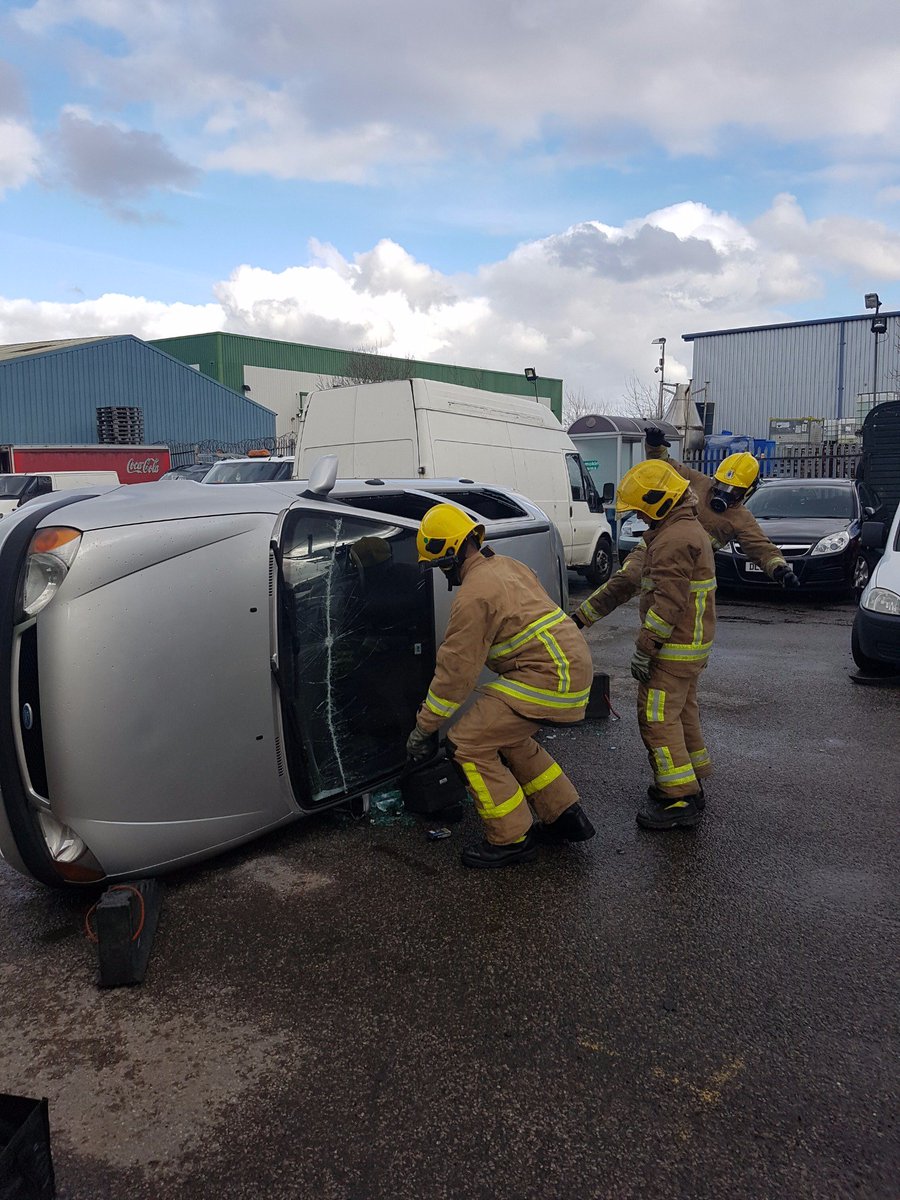 PenkethFS's tweet image. A busy day of training for Green Watch. This afternoon we carried out RTC training at @HGG_Recovery in Widnes. Many thanks to them for supplying us cars to practise on