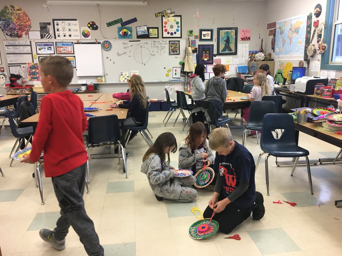 dvanliew62's tweet photo. Spending recess working on circle weaving with Mrs. Donohue in VAPA #rusdproud #VAPA #pwpride https://t.co/Lv45zkacs6