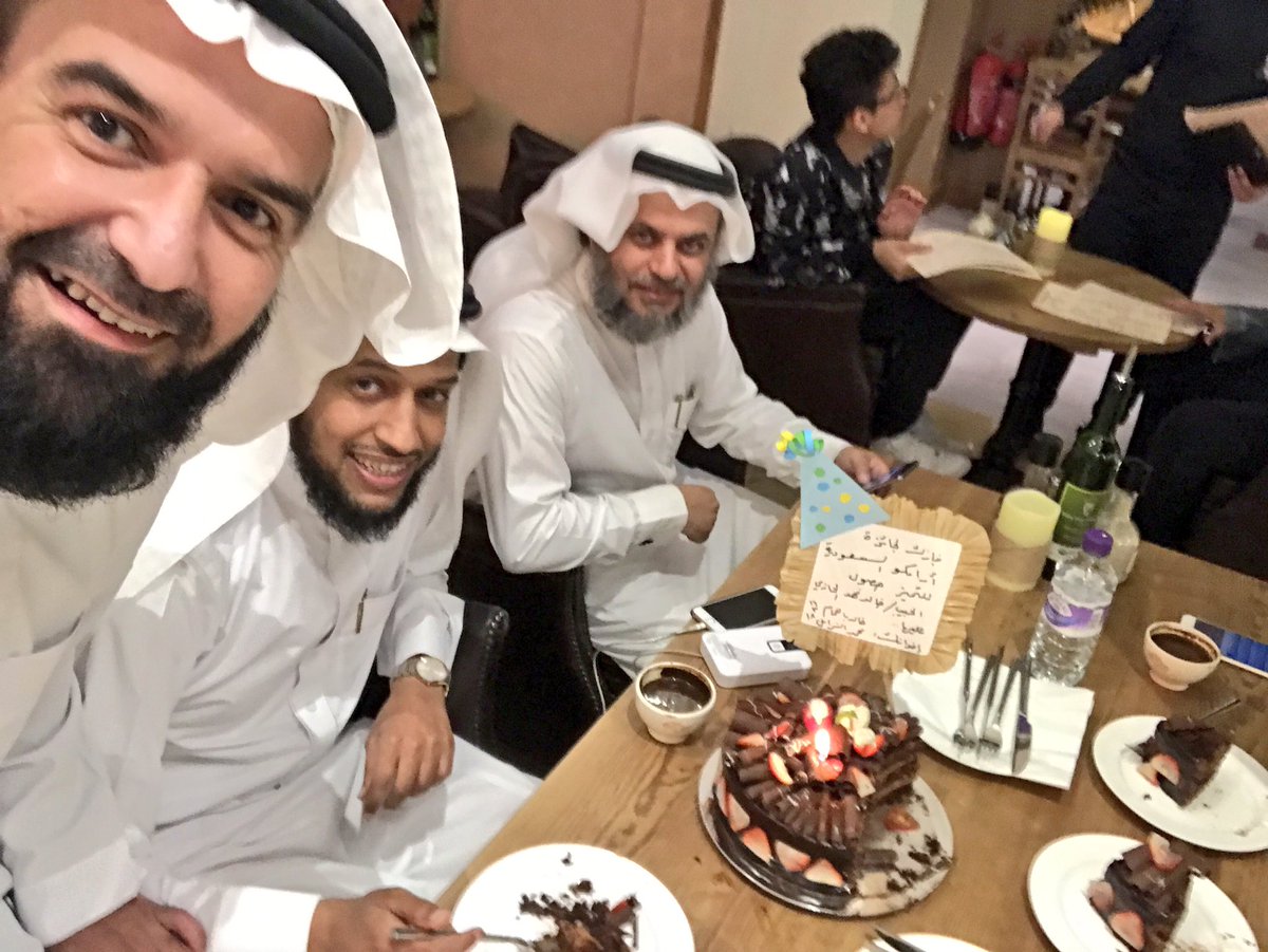 mohd_alzamil22's tweet photo. نحتفل الليلة بفوز الغالي خالد فهد الحازمي بجائزة أرامكو السعودية للتميز.
ألف ألف مبارك خالد
💟
أخوانك العمر كله
خالد باهمام 
محمد عبدالرحمن الزامل https://t.co/I1jX0nBBkj