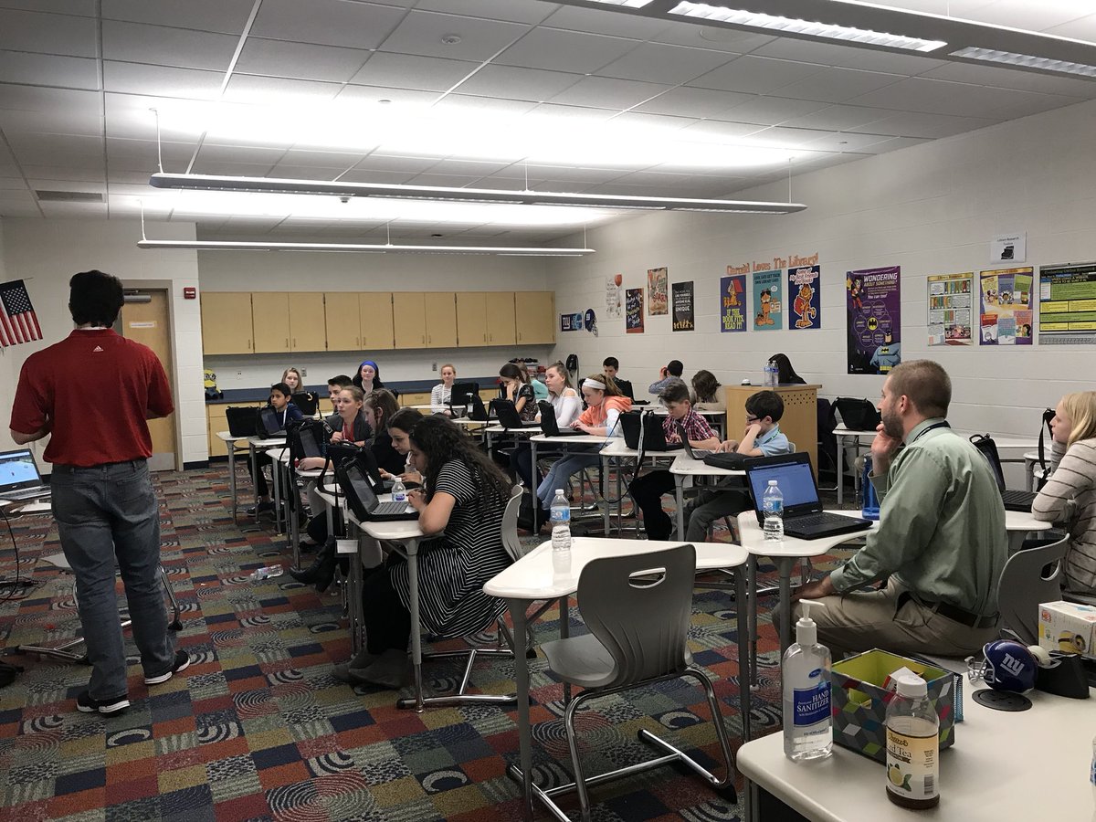 DAISLibrary's tweet photo. DAIS DELTAs are learning coding, Google Sheets &amp; Augmented Reality in the EdTech Summit! @DELTAteamDAIS #edtechteam @edtechteam https://t.co/iagLqRXJ9T
