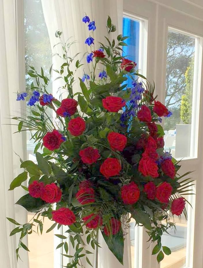 PoppiesFloristB's tweet photo. Red rose with a hint of Blue Pedestal arrangement (Ubique)
https://t.co/A9tuY3BAwg
#weddingplanning #weddingplanner #corporateflowers #weddingflower #weddingflowers
#wedding #creativeflowerarrangement
#localflowerdelivery #localflowers
#poppiesfloristbournemouth #floral https://t.co/zIgpsh5VmE