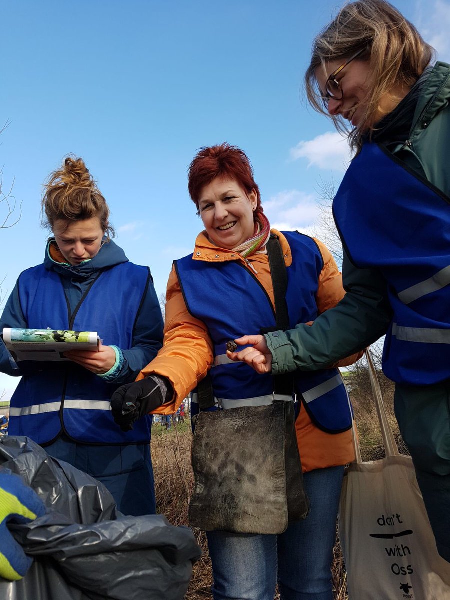 IVNNederland's tweet photo. Met #SchoneRivieren ruimen we samen met vrijwilligers zwerfafval op. Daarnaast brengen we afvalitems en merken in kaart om overheid en industrie nu eindelijk verantwoordelijkheid te laten nemen. Actie is NU nodig! #statiegeld https://t.co/LhefGXy2Pg