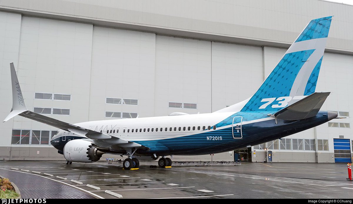 flightradar24's tweet image. Or follow the #737MAX7 and chase plane together. flightradar24.com/multiview/10bb…