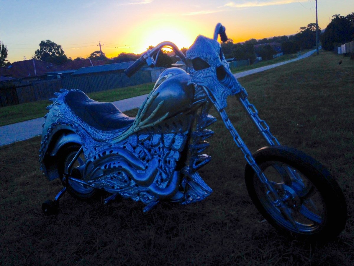 therpf's tweet photo. Ghost Rider Hell Cycle built from kids electric bike by Simon Wait (Heroes and More) using EVA foam and hot glue. #GhostRider #HellCycle #CraftYourFandom https://t.co/Ylt8sgzhBV