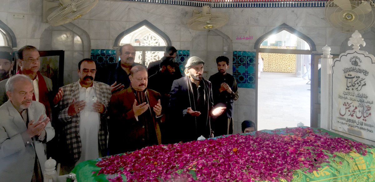 KHARIOFFICIAL's tweet photo. Ex PM AJK Barrister Sultan Mehmood called on Sajjada Nasheen Sahibzada Mian Umar Bukhsh at Pira Shah House #KhariSharif https://t.co/3vIsc1jPXA