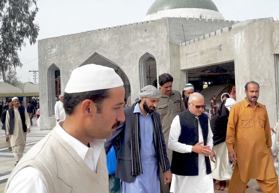 KHARIOFFICIAL's tweet photo. #SajjadaNasheen Khari Sharif with Pir Sahib of #HujraShahMuqeem https://t.co/ymusURDCmc