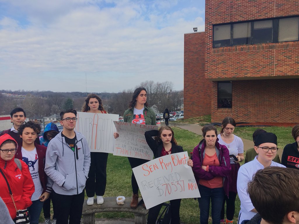 kezzle_b's tweet image. Today’s walkout at Jefferson City High School in Missouri. Kids in the capital city of a red state stepping up. It was cold and rainy, but I am so inspired. So many amazing voices amplified, and so many letters to Congressmen written! #NeverAgain @Emma4Change @Sarahchadwickk